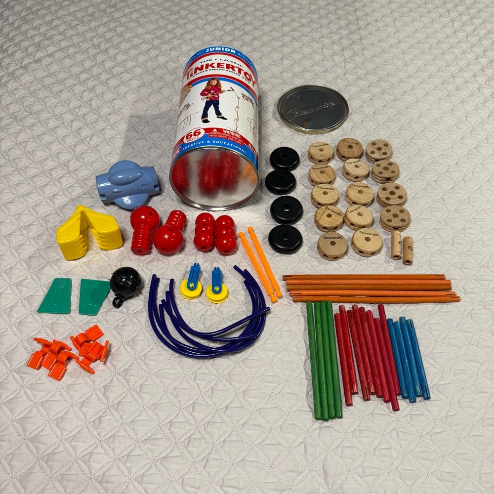 Junior Builder - Tinkertoy Construction Pieces